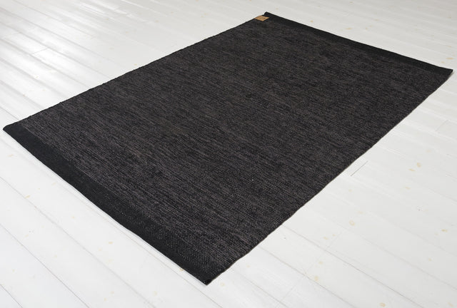 Heby Black