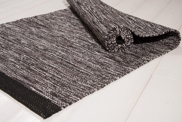 Heby Black-white